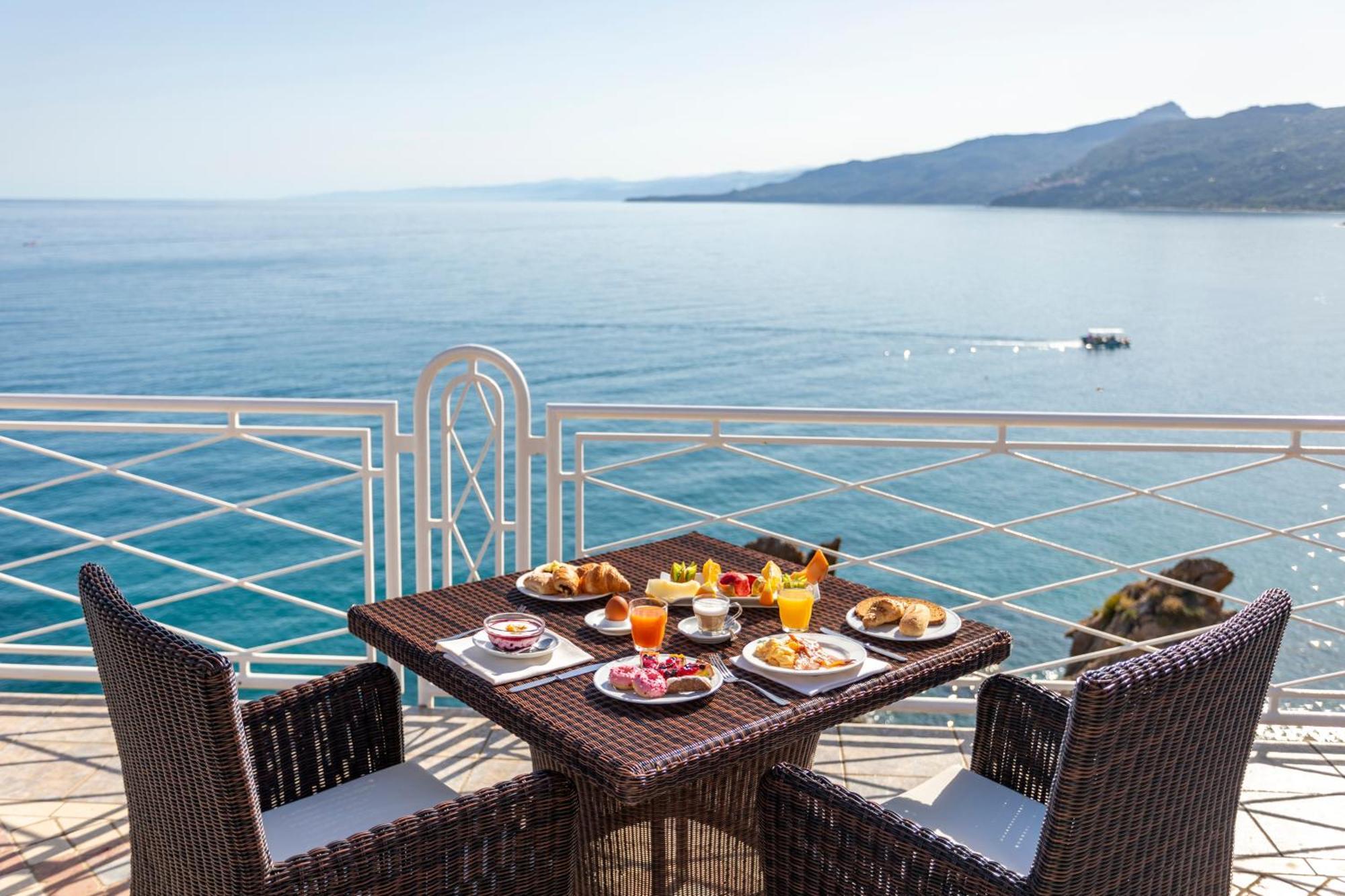 Hotel Kalura Чефалу Экстерьер фото