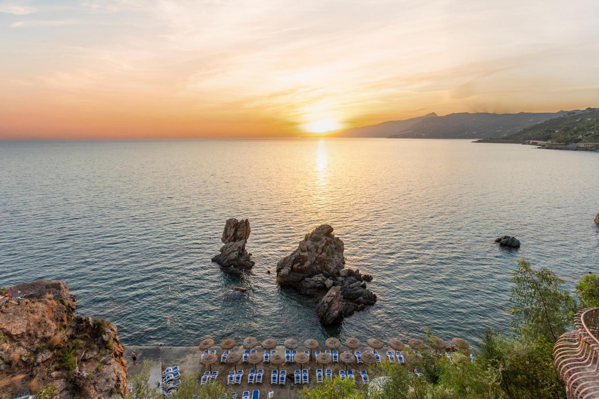 Hotel Kalura Чефалу Экстерьер фото