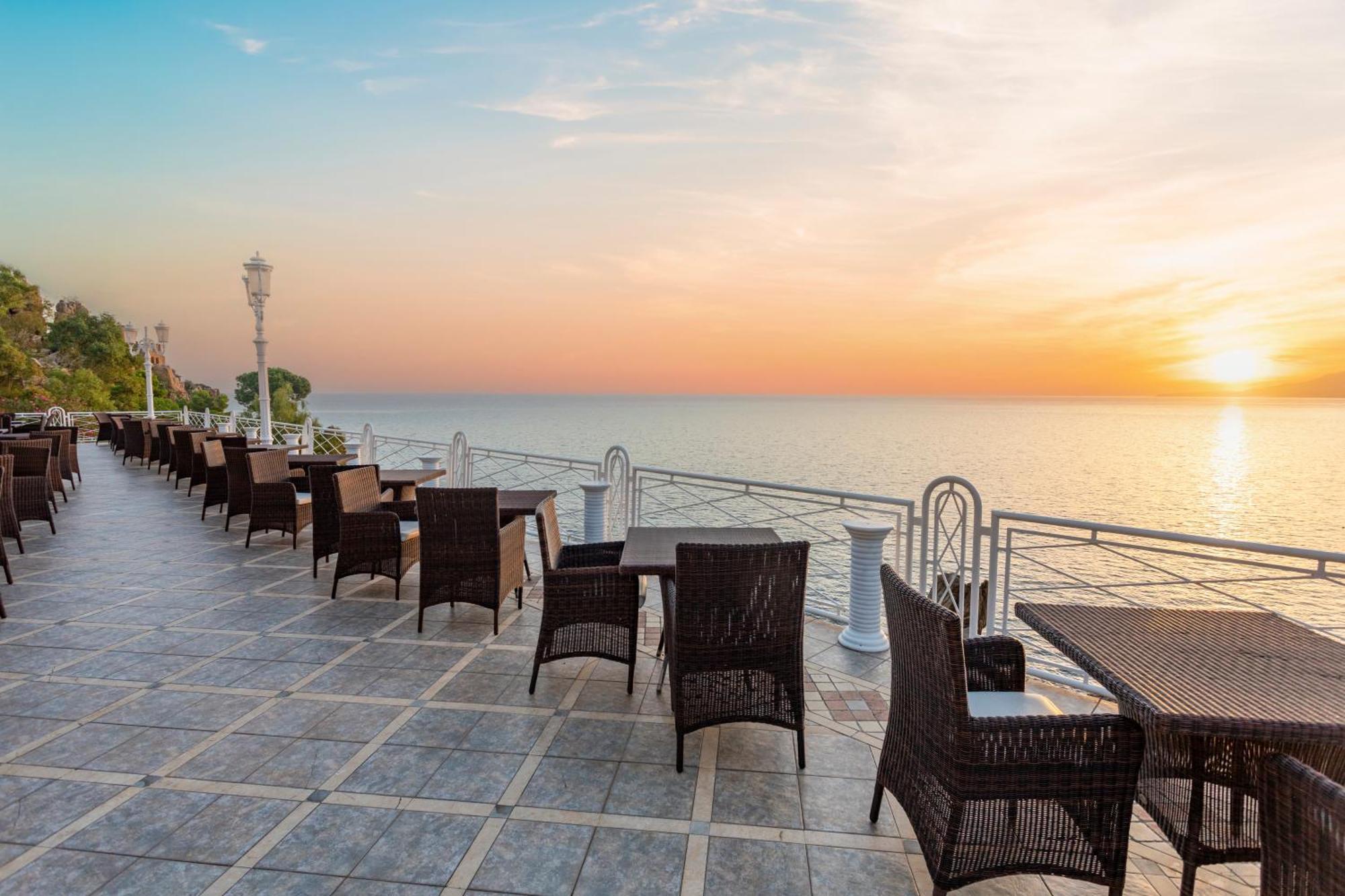 Hotel Kalura Чефалу Экстерьер фото