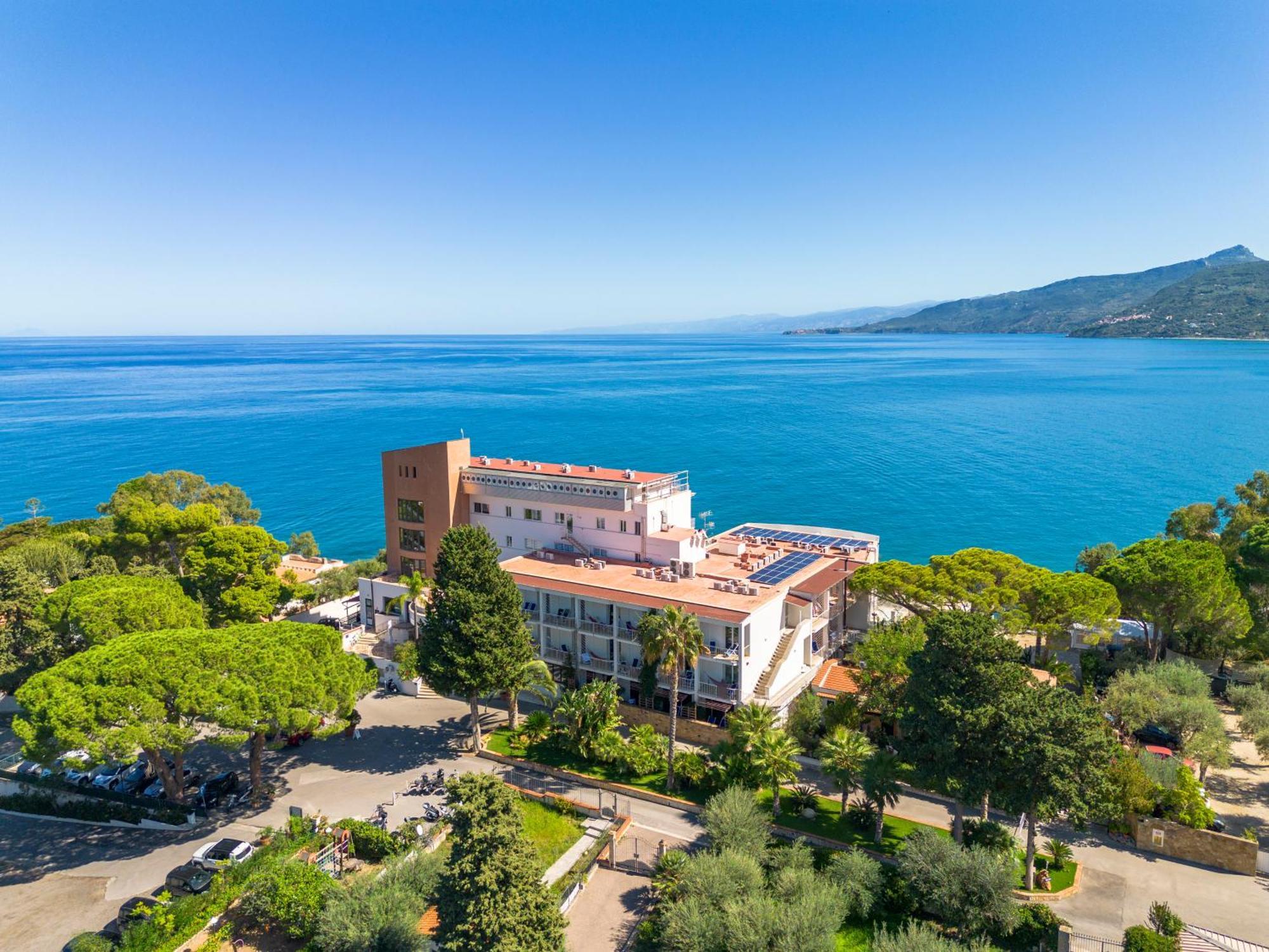 Hotel Kalura Чефалу Экстерьер фото